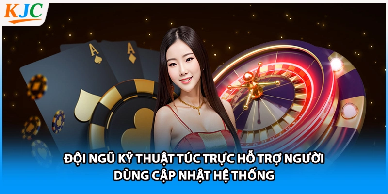 Đội ngũ kỹ thuật túc trực hỗ trợ người dùng cập nhật hệ thống
